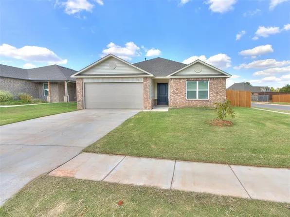 2016 Dillards Dr, Chickasha, OK 73018