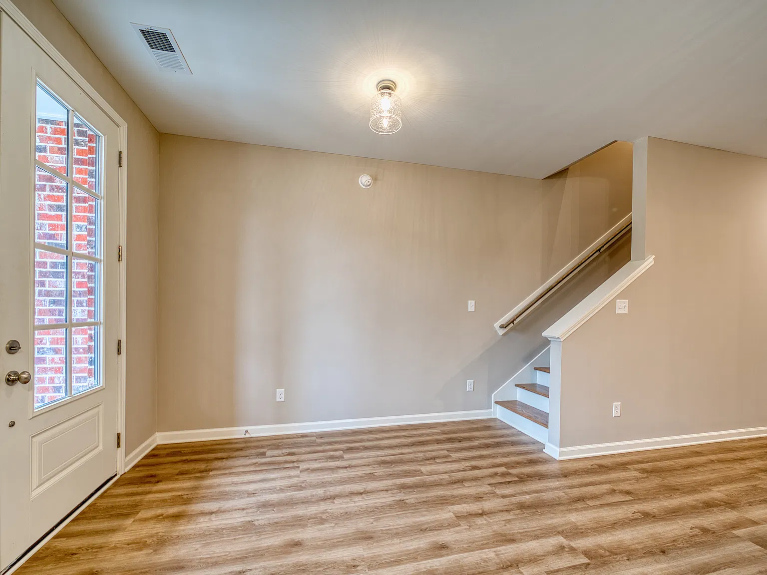 2 bed, 2.5 bath, 1474 sqft, $2,000 — Photo 2