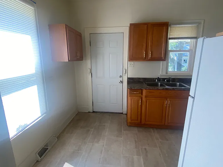 452 E Park St — Photo 7
