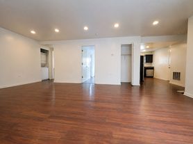 2530 W Fitch Ave, Chicago, IL