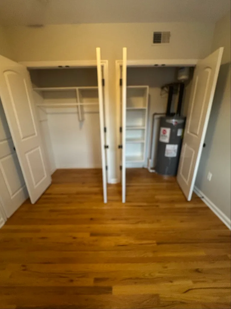 Bright and Comfortable 1-Bed Apartment with Convenient Clinton Location — Photo 4
