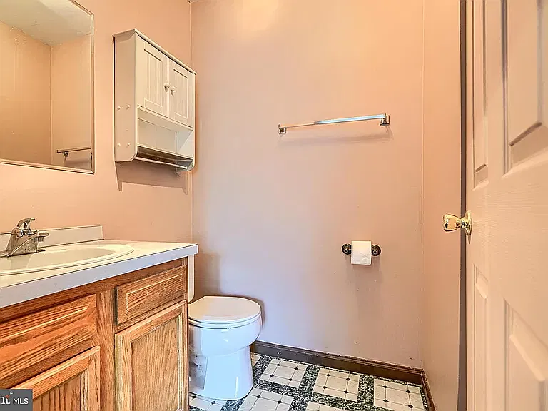2 bed, 2.5 bath, 2000 sqft, $2,100 — Photo 3