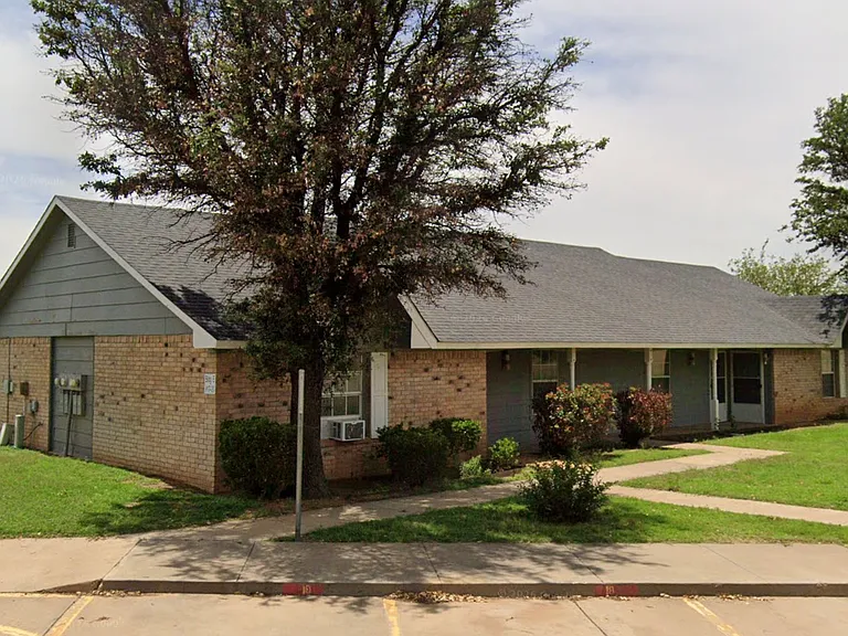 1601 S Wicker Ave — Photo 5