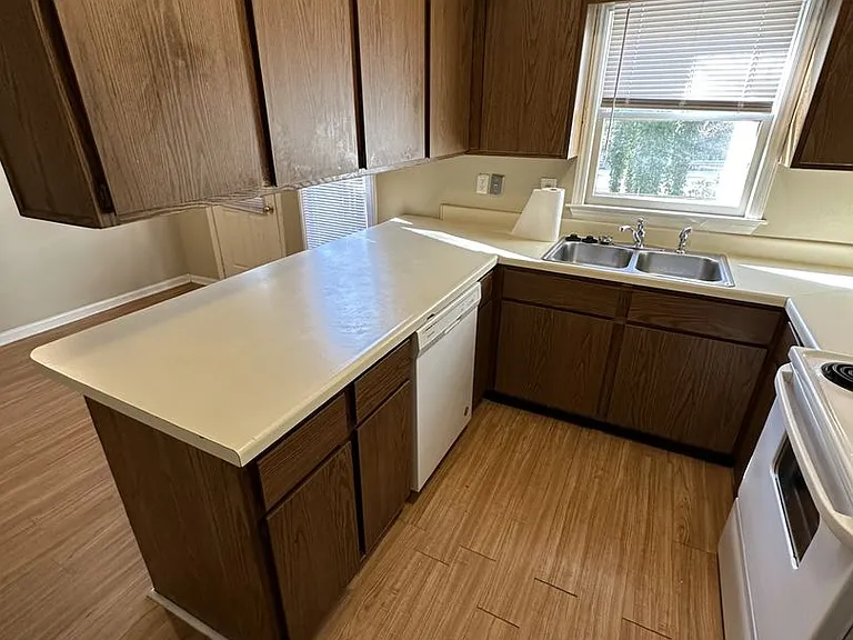 925 Hearthridge Ct #B — Photo 4