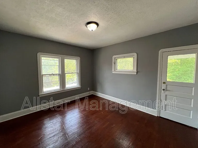 3255 E 139th St #UP — Photo 10