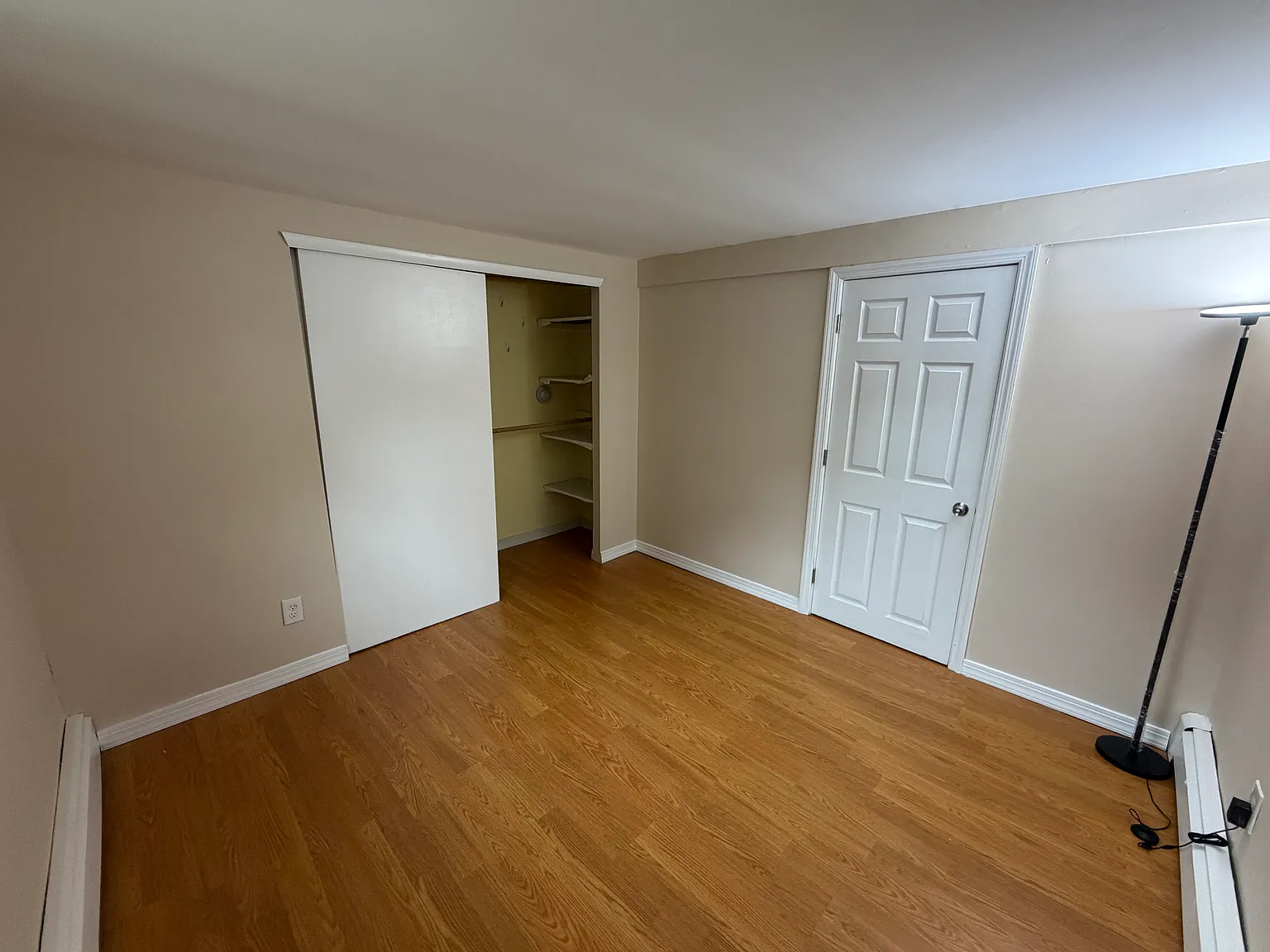 2 bed, 422 sqft, $2,400 — Photo 3