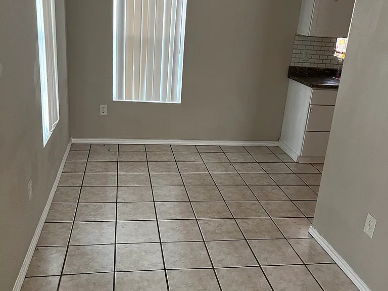 6215 N Victor Ave — Photo 7