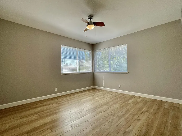 1588 Ontario Dr #4 — Photo 10