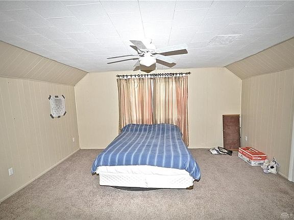 4th image of 526 Echo St
