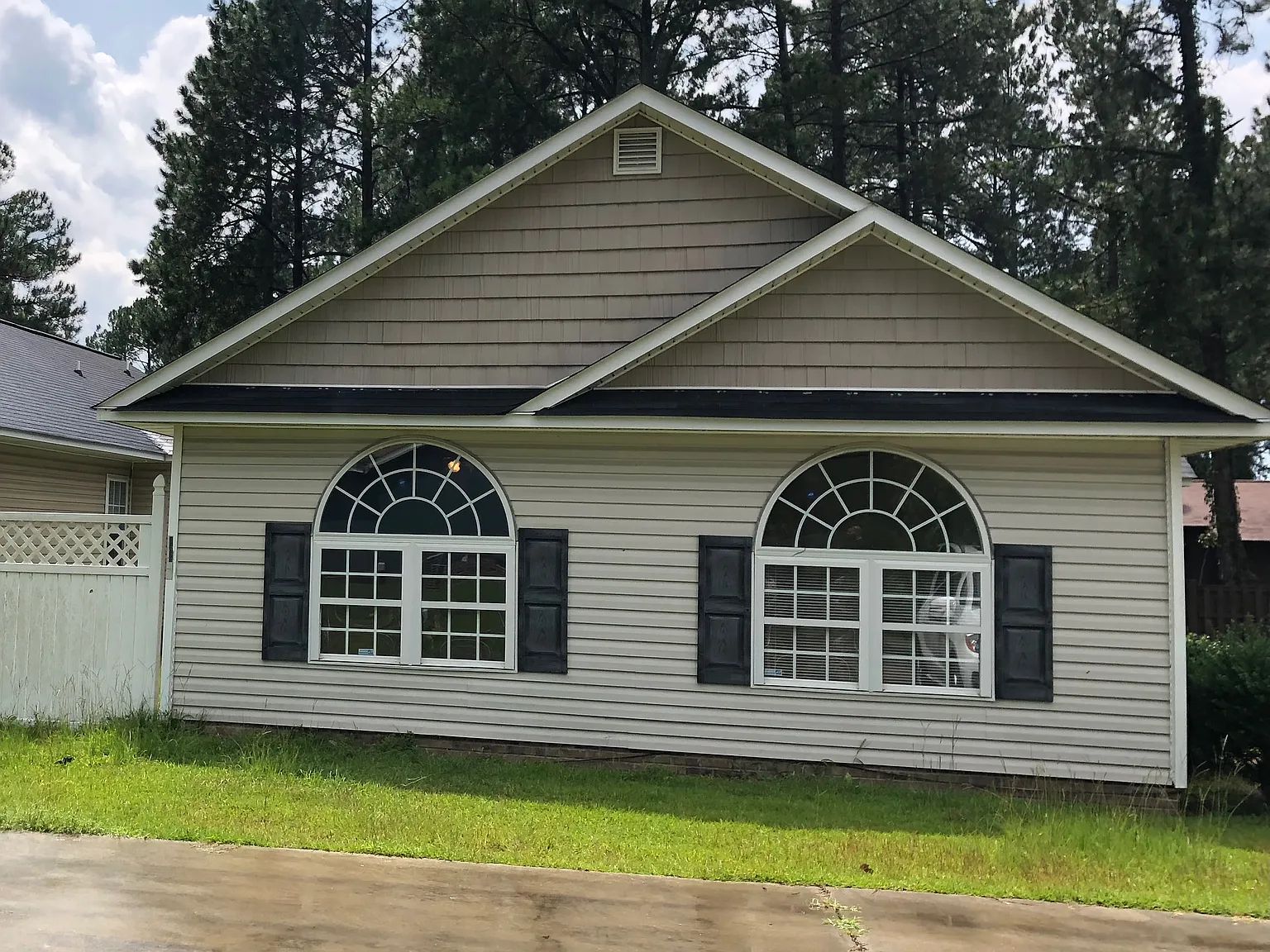 4 bed, $1,750 — Photo 1