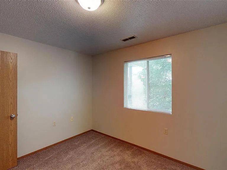 Oxbow Park Apartments — Photo 40