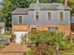 3 Westminster Rd, Great Neck, NY 11020