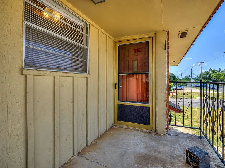 4132 NW 36th St — Photo 36