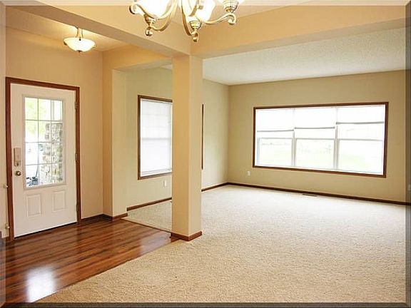 Family room w/gas FP