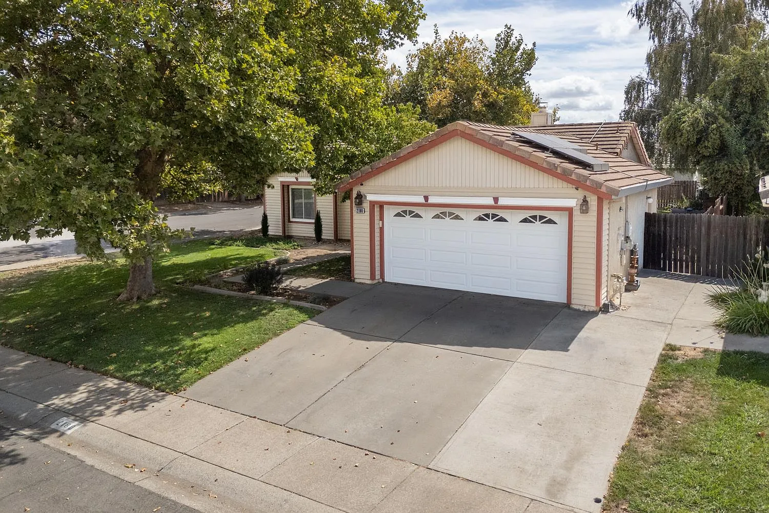2180 Shady Ct photo 1