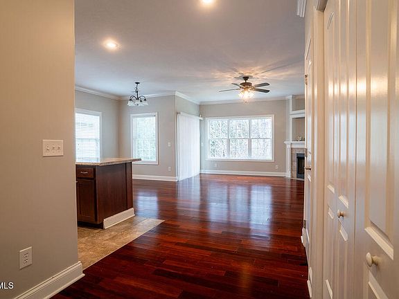 3rd image of 2038 Hamshire St