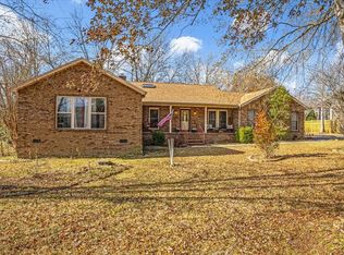 202 Provins Dr, Tullahoma, TN 37388