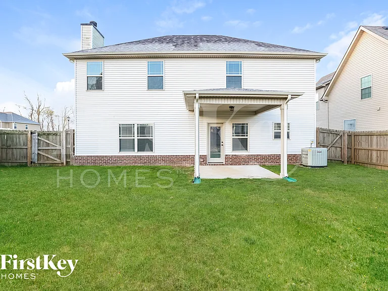 1499 Amberley Dr — Photo 15