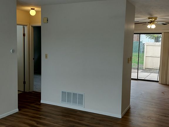 3rd image of 804 Berkley Cir