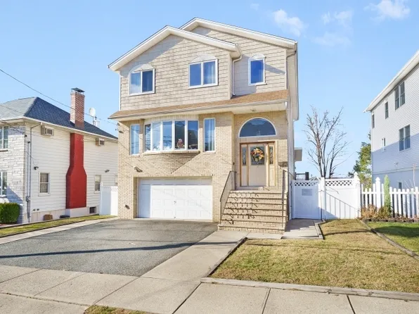 17 Pleasant Pl, Kearny Town, NJ 07032