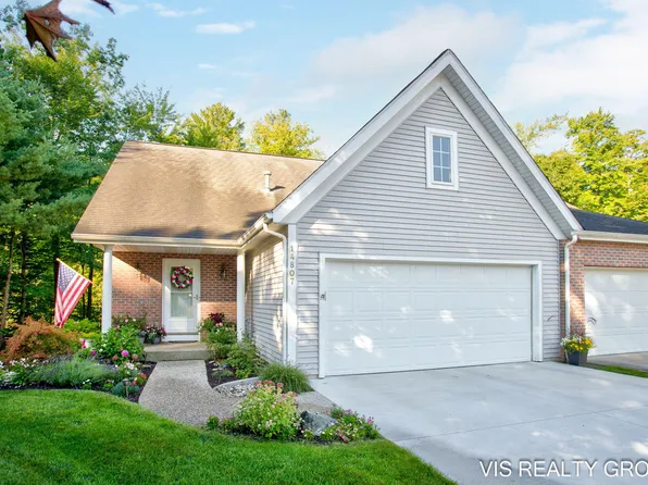 14807 Woodswalk Ct, Spring Lake, MI 49456