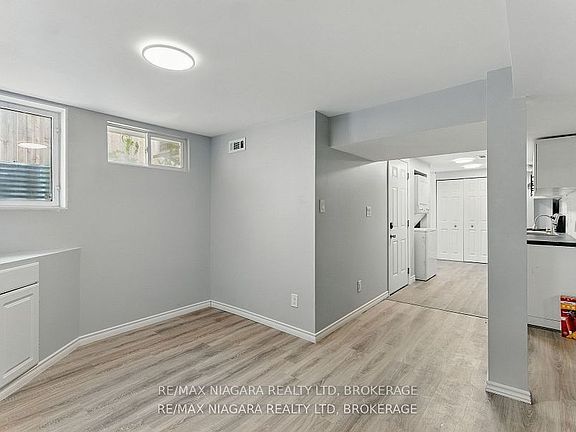 3rd image of 290 Scholfield Ave S