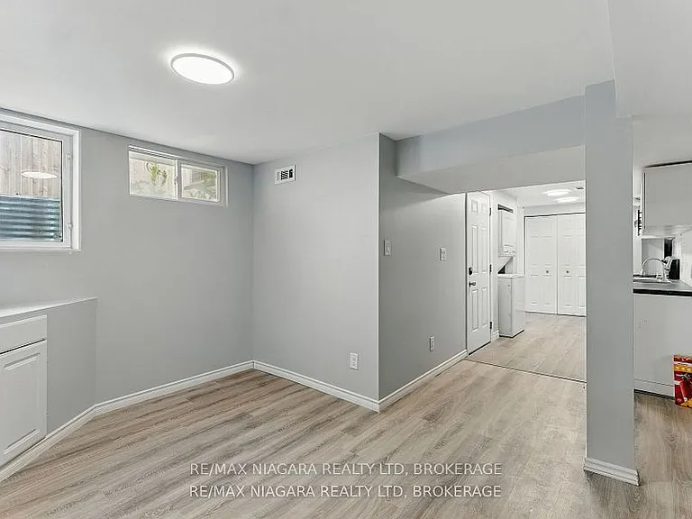290 Scholfield Ave S #LOWER — Photo 3