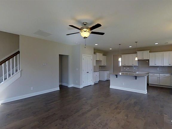 3rd image of 70 Heathgreen Dr #137