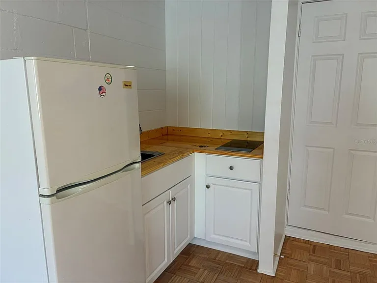 2515 Formosa Ave — Photo 6