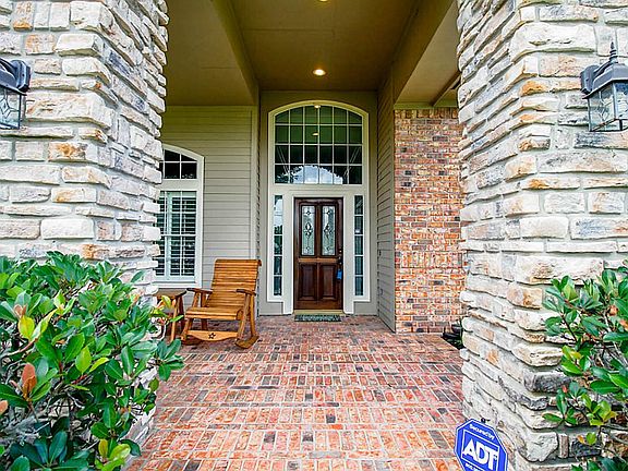 2nd image of 1422 Laurabee Dr