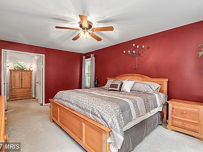Master Bed Room w/Walkin