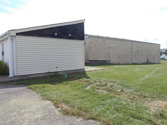 3rd image of 213 Windsor Dr