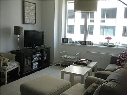 Rented by R New York | media 17