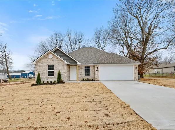 105 Quincy Ave, Lincoln, AR 72744
