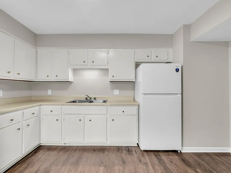 Eastwood Apts — Photo 27