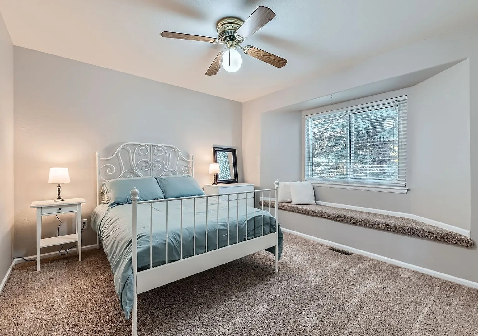 Stunning 4 BDR Fully Furnished Home in Broomfield — Photo 3