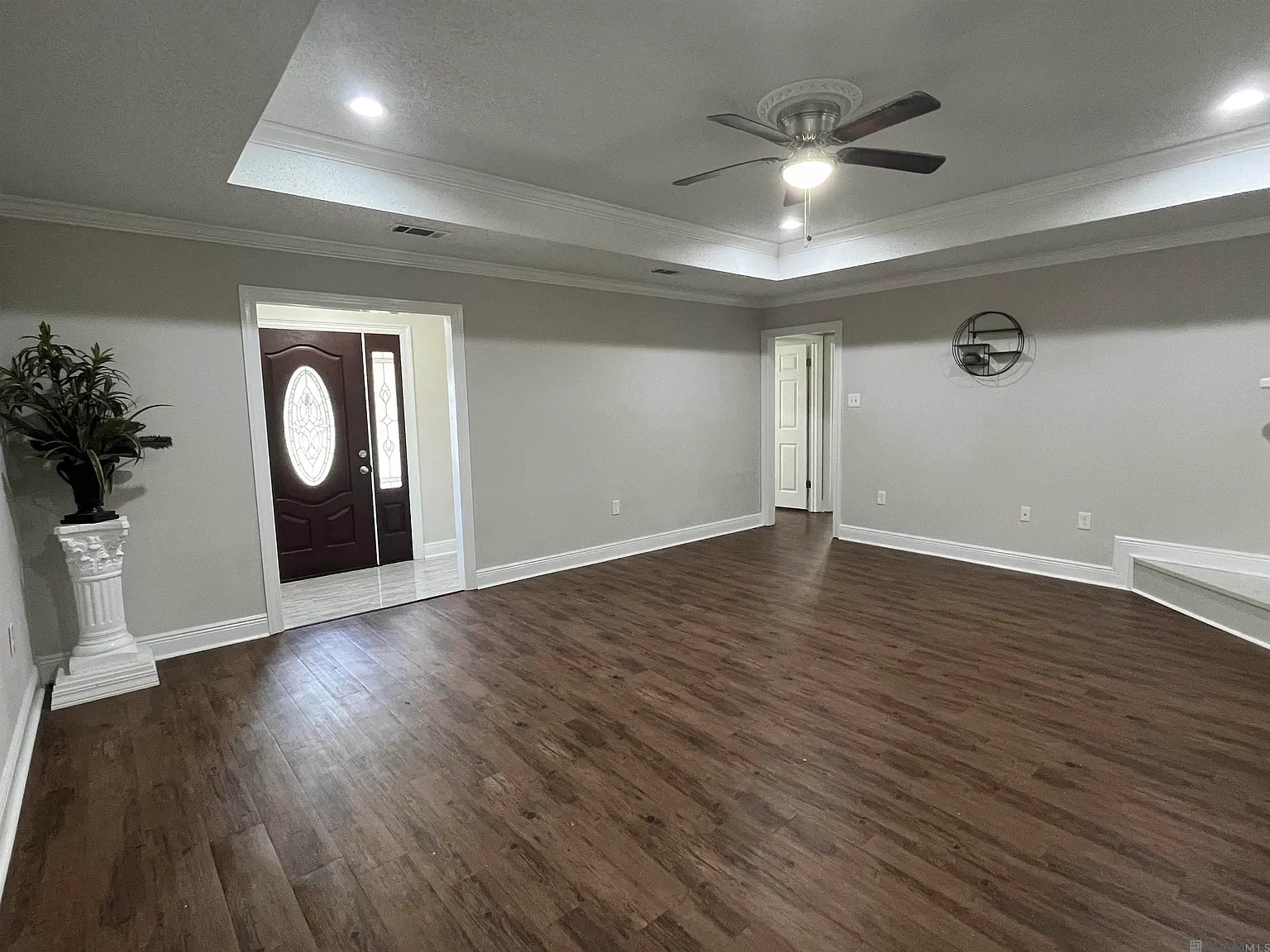 3 bed, 2214 sqft, $2,100 — Photo 2