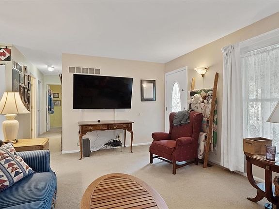 3rd image of 1276 Kings Trail Ln