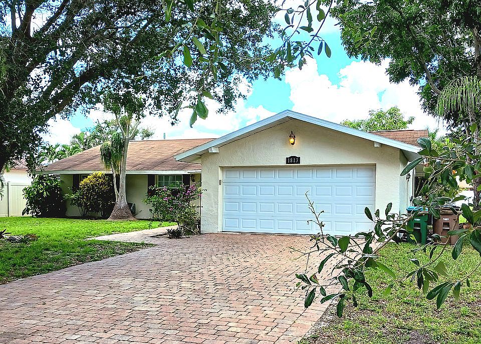 1st image of 1813 Coral Point Dr
