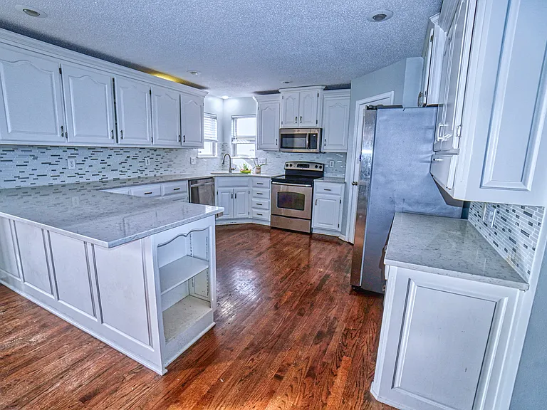 15838 S Avalon St — Photo 19