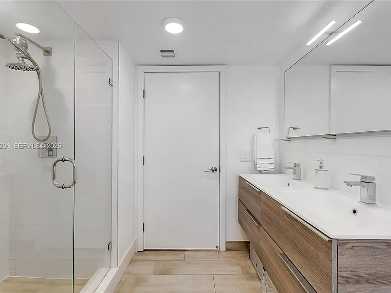 9261 E Bay Harbor Dr #607 — Photo 27