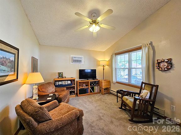 4th image of 68 Strollers Ln