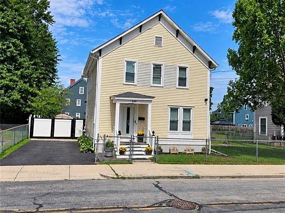 4th image of 349 Blackstone St
