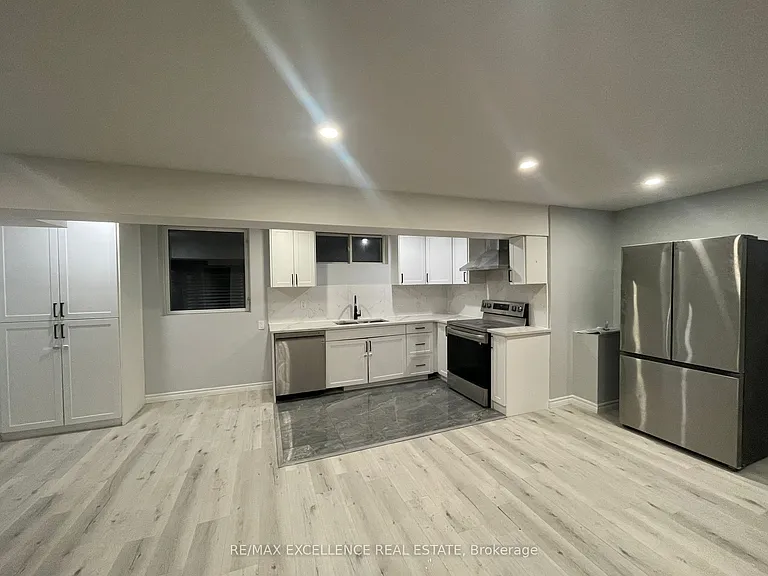 1595 Borden St — Photo 2