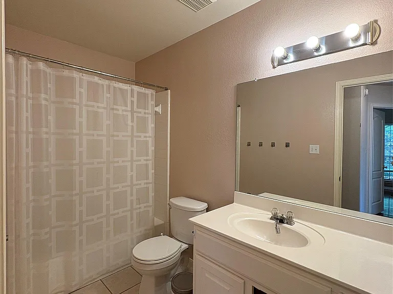 207 Kettleman Ln N — Photo 24