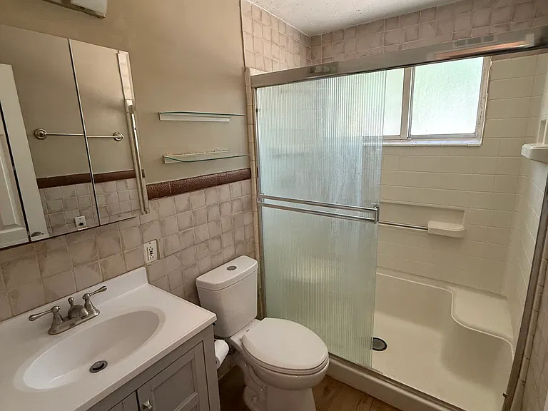 2834 Montclaire Dr NE — Photo 10