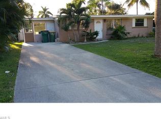 1260 Embassy Ln, Naples, FL 34104