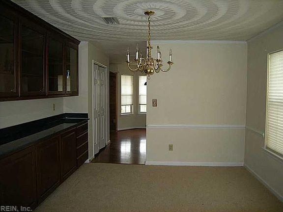 4th image of 913 Prestwick Ln