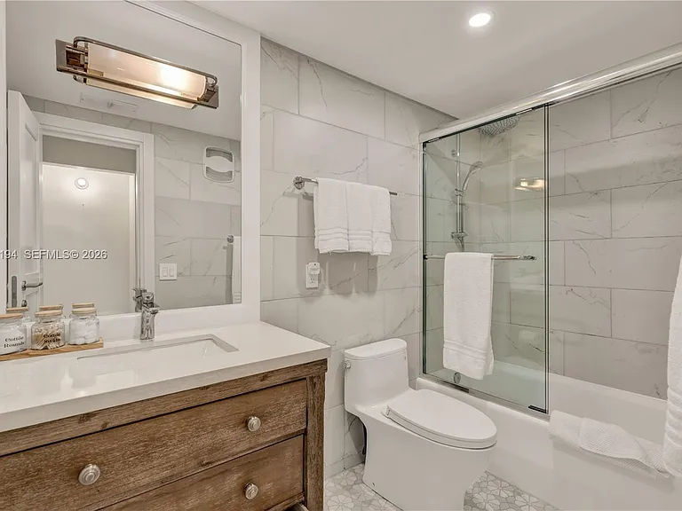 6011 N Bayshore Dr #10 — Photo 11