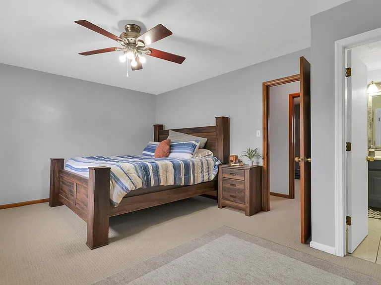 1060 Pebble Dr — Photo 13